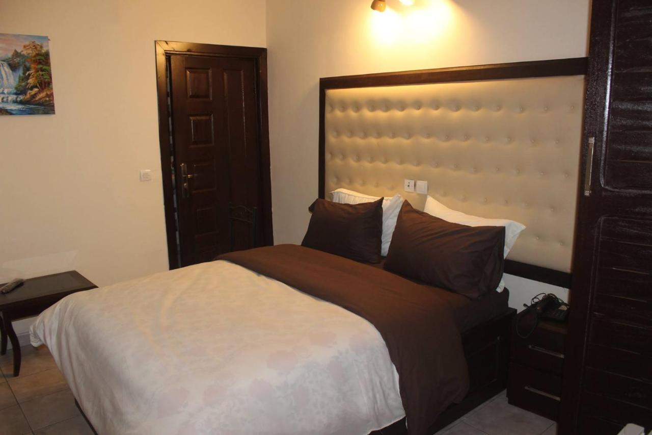 Hotel Saphir Abidjan Esterno foto