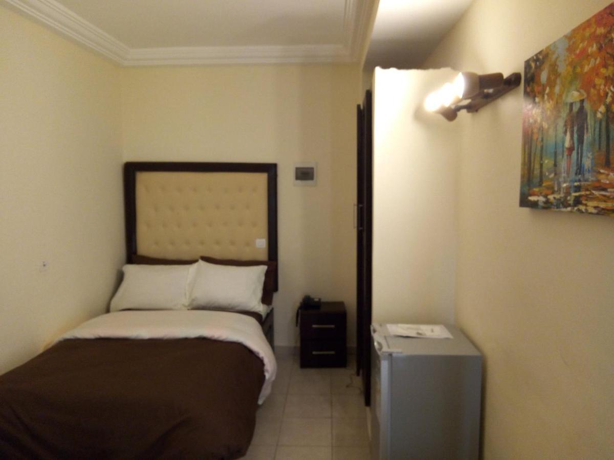 Hotel Saphir Abidjan Esterno foto