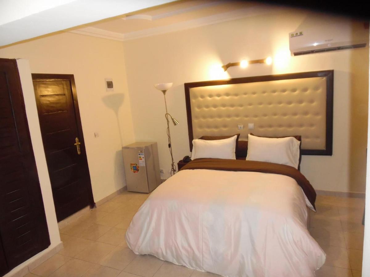 Hotel Saphir Abidjan Esterno foto