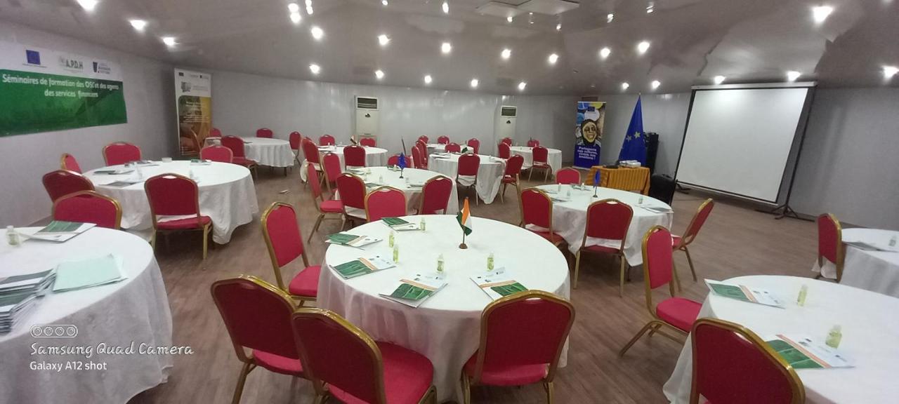 Hotel Saphir Abidjan Esterno foto