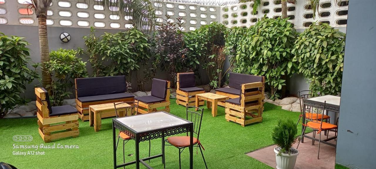 Hotel Saphir Abidjan Esterno foto