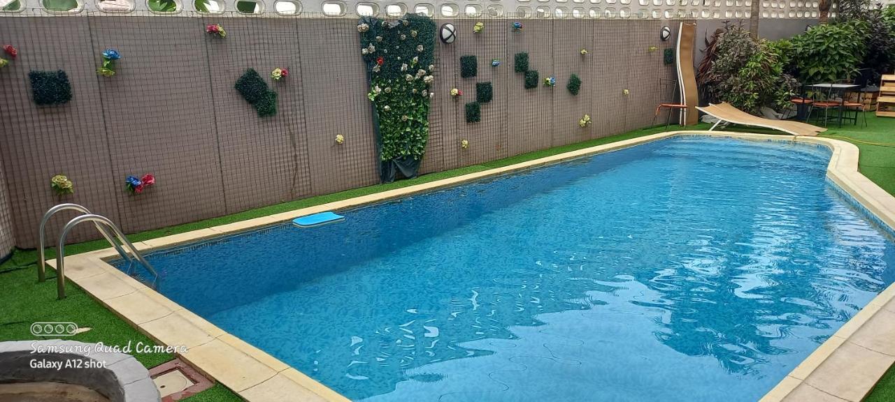 Hotel Saphir Abidjan Esterno foto