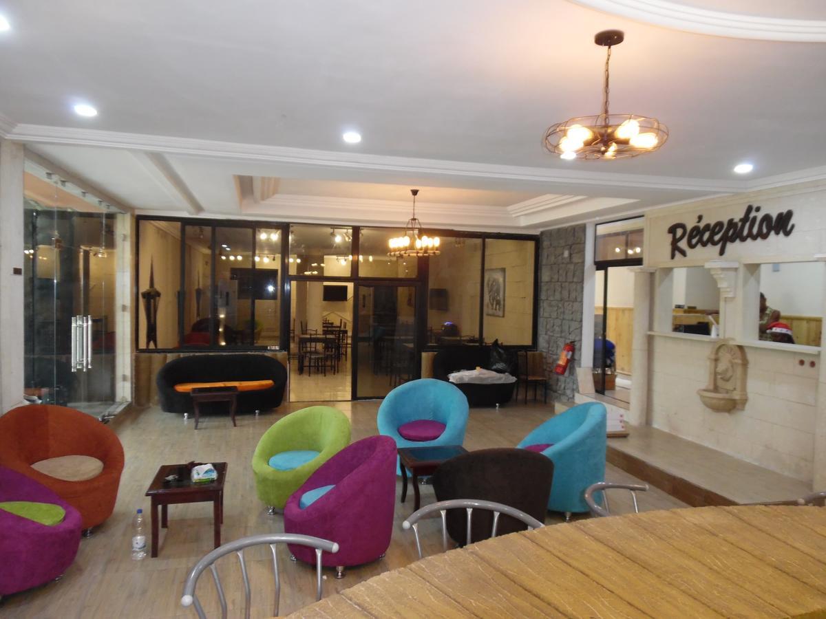 Hotel Saphir Abidjan Esterno foto
