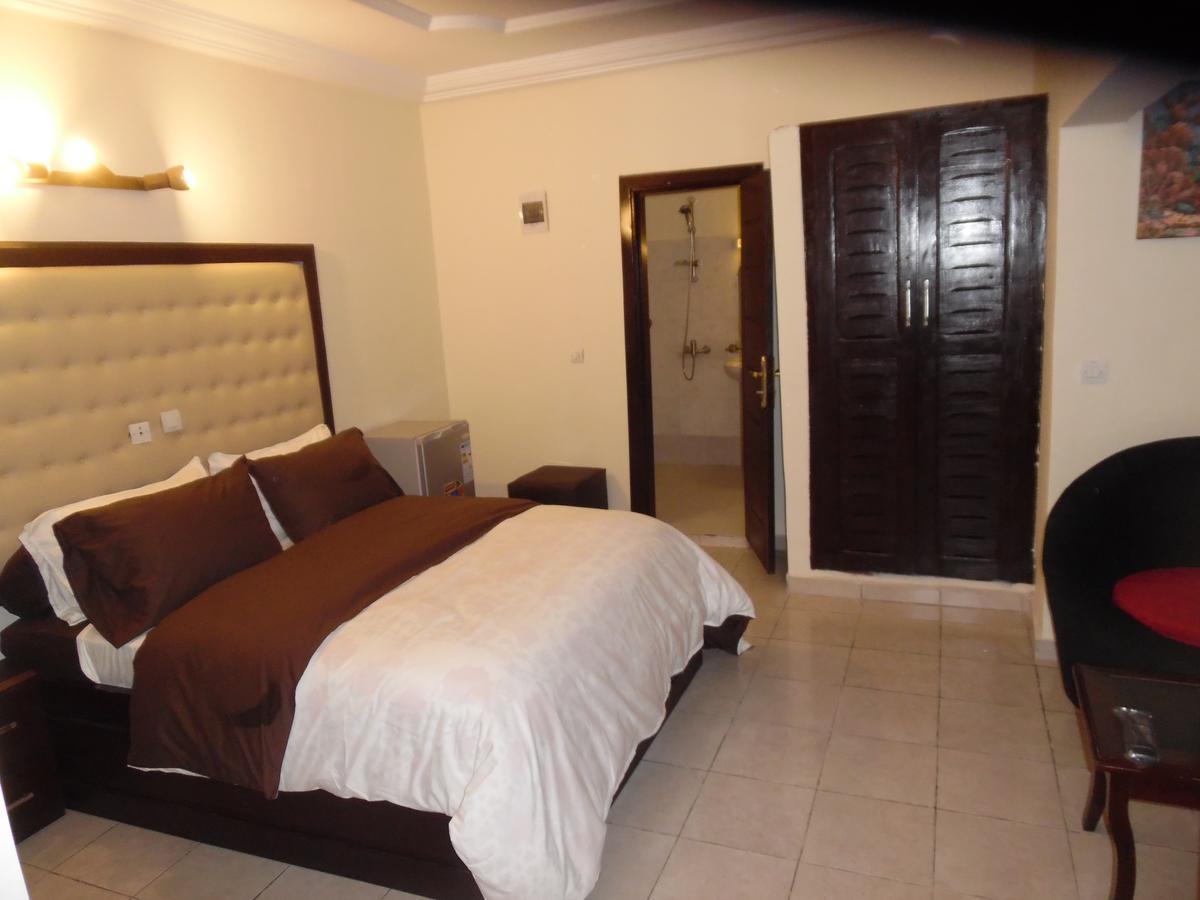 Hotel Saphir Abidjan Esterno foto