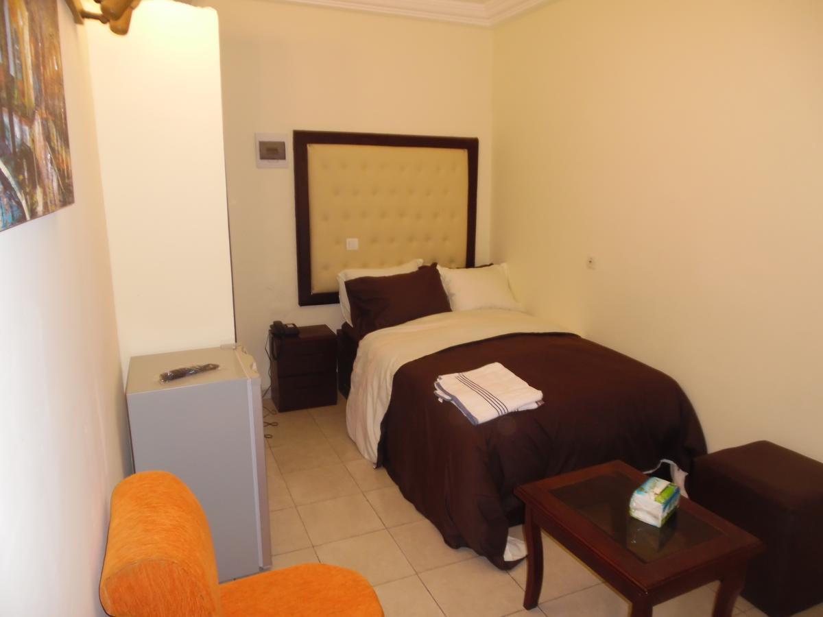 Hotel Saphir Abidjan Esterno foto
