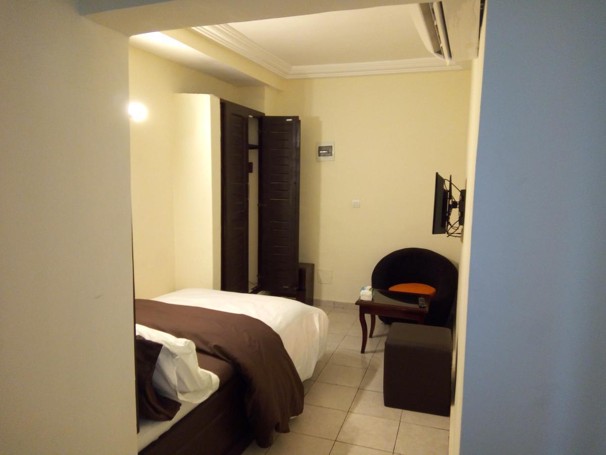 Hotel Saphir Abidjan Esterno foto