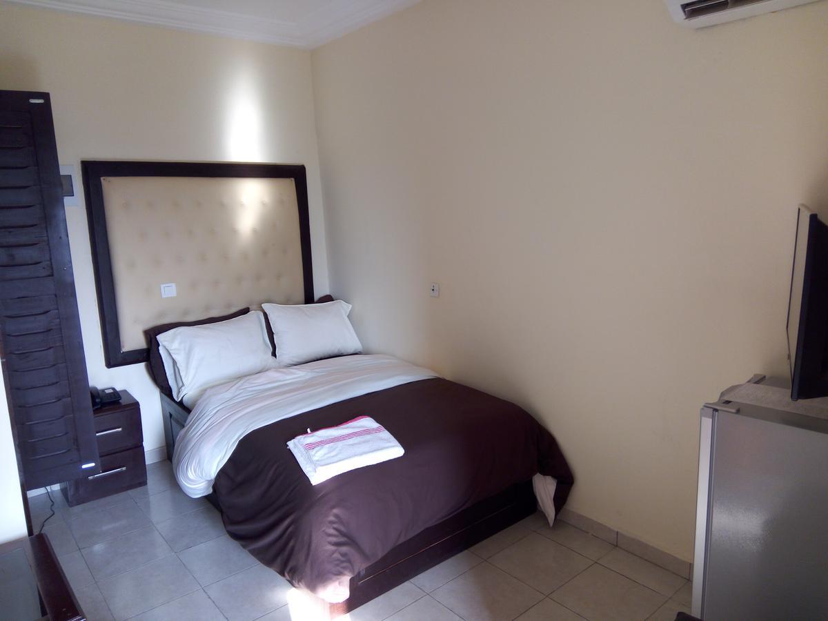Hotel Saphir Abidjan Esterno foto