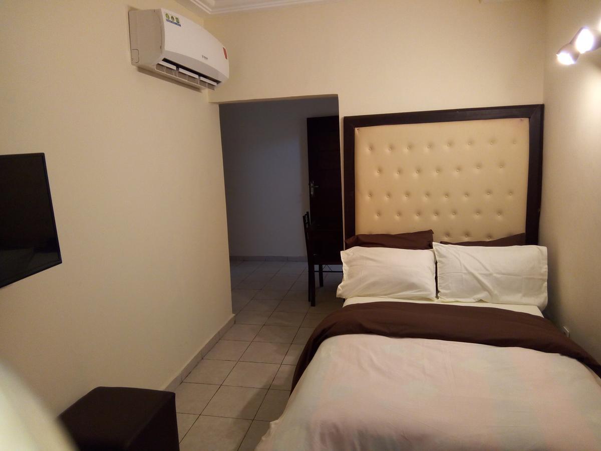 Hotel Saphir Abidjan Esterno foto